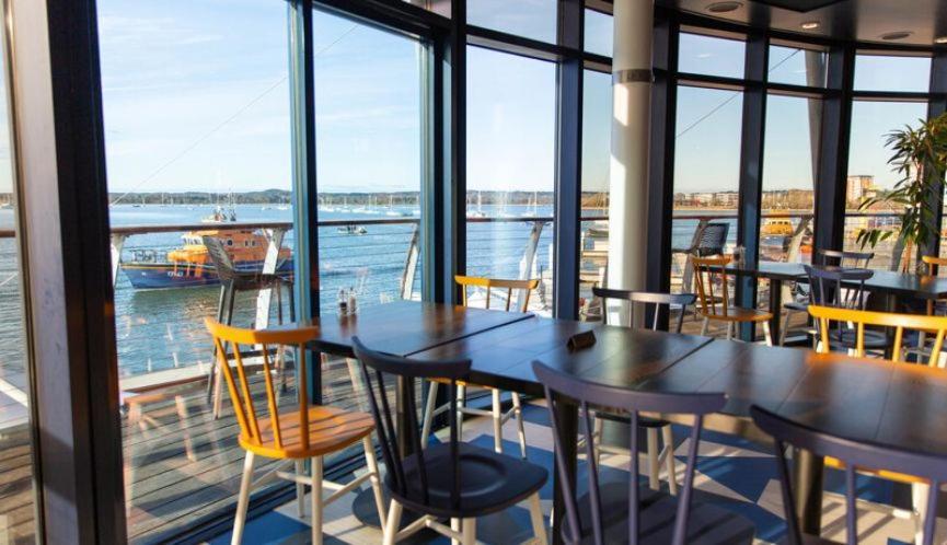 Отель Rnli College Пул Экстерьер фото
